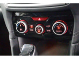 【左右独立エアコン】☆運転席と助手席で違う温度設定が可能。寒がりと暑がりが同時に乗っても快適に設定できます。