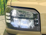 【LEDヘッドライト】悪天候や夜間走行時も良好な視界を確保し安心して運転できる高輝度LEDヘッドライトを装備!点灯速度が早く、消費電力も抑えられています。