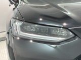 LEDヘッドライトは、点灯の瞬間から最大光量を発揮し、突然暗くなるトンネルなどでの安定感を高めます。