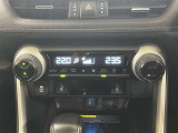 エアコンはオートエアコン付きになります。お好みの温度設定をすれば車内の温度を検知し自動で調整をしてくれます。暑い日や寒い日に特に活躍してくれます。