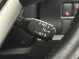 【クルーズコントロール】アクセルを踏み込まなくても設定した速度を保ち走行し続けることができる便利な機能です。ロングドライブになりがちな高速道路や有料道路で、その真価を発揮します。