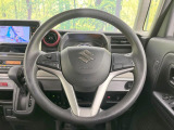 インテリアに合わせたデザインのステアリングは、運転される方のことも考え、運転しやすい形状、大きさです。是非一度、実際に触ってお確かめください。