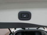リヤゲートはボタンを押すだけで電動で閉めることが出来ます。
