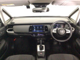 【前方視界】開放的な前方視界!運転がしやすく疲れにくいです♪窓が大きく、見通しがとっても良いおクルマですよ♪
