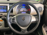 インテリアに合わせたデザインのステアリングは、運転される方のことも考え、運転しやすい形状、大きさです。是非一度、実際に触ってお確かめください。