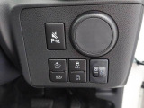 安全装置関連スイッチが運転席正面のインパネ下にあります。