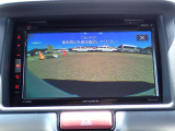 バックカメラ装備しております。駐車時に大変役に立ちますよ。駐車が苦手な方にも便利機能です。