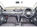操作性に優れた運転席となります!小物入れや各ボタンの配置にこだわり、使いやすいです!座り心地もよく視認性も良好なのでロングドライブもお任せ下さい!