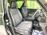 運転席まわりには十分なスペースがあり、大柄な方でもゆったり運転していただける環境です。