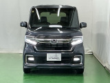 LEDヘッドライトを装備しています。LEDヘッドライトはとても明るく、雨の日や夜間走行も安全・安心です。オートライトコントロール付きで周囲の明るさに応じて自動で点灯・消灯します