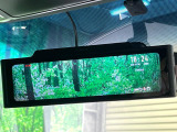 【デジタルインナーミラー】後席の大きな荷物や同乗者で後方が確認しづらい時でも安心!カメラが撮影した車両後方の映像をルームミラー内に表示。クリアな視界で状況の確認が可能です!