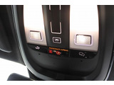 緊急時には、SOS ボタンを押すと、Volvo On Call サービスセンター または最寄りの緊急コールセンターに連絡することができます。
