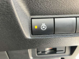 【ステアリングヒーター】車のハンドル(ステアリングホイール)に内蔵された電熱線により、グリップ部分を直接温める機能です!