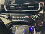オートエアコンは温度を設定するだけで、自動で風量などを設定してくれます。運転しながら操作も必要ないので、安全性も向上します。