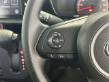 運転中、オーディオの操作をしてて、ハッとしたことはありませんか?ステアリングスイッチは、運転中でもハンドルでオーディオの操作が可能です。安全なドライブをサポートします。