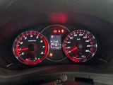 視認性に優れたメーターを採用しており、走行中でも車速や情報が分かりやすく表示されます。運転時の視線移動をむりのない範囲に抑え、快適で安心感のあるドライブをサポートします。