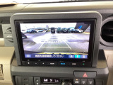 バックも安心のバックカメラ付いています。バックカメラがあると、いつでも安全にバックできますね。死角も減ります。