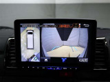 パノラミックビューモニター付きです。車両を上から見たような映像をディスプレイオーディオ画面に表示。運転席からの目視だけでは見にくい、車両周辺の状況をリアルタイムでしっかり確認できます。