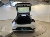 バックドアを上げた状態です。シートのアレンジ次第で荷室のスペースが広くなります!用途に合わせて快適な室内を!
