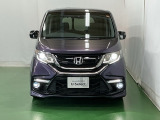 LEDヘッドライトを装備しています。LEDヘッドライトはとても明るく、雨の日や夜間走行も安全・安心です。オートライトコントロール付きで周囲の明るさに応じて自動で点灯・消灯します