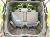 普段のお買い物や通勤、送迎等に十分な荷室スペースを確保しております。セカンドシートを倒すと、大きな荷物の積載も可能です♪