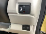 パワースライドドアの開閉はスマートキーのリモコンやドアノブは勿論、運転席側のスイッチ操作でも開閉ができ、安全・簡単です。