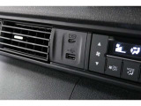 スマートフォンなどの音楽再生が可能なUSB接続ジャック装備車両です♪♪♪