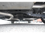 車両後方からの下回りです。マフラー防錆塗装や下回り防錆施工等も可能でございます