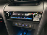 オートエアコンは温度を設定するだけで、自動で風量などを設定してくれます。運転しながら操作も必要ないので、安全性も向上します。