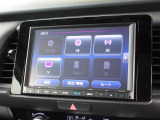 ナビゲーションは純正8インチメモリーナビ(VXM-215VFEi)を装着しております。AM、FM、CD、DVD再生、Bluetooth、フルセグTVがご使用いただけます。