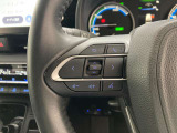 運転中、オーディオの操作をしてて、ハッとしたことはありませんか?ステアリングスイッチは、運転中でもハンドルでオーディオの操作が可能です。安全なドライブをサポートします。