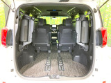 普段のお買い物や通勤、送迎等に十分な荷室スペースを確保しております。セカンドシートを倒すと、大きな荷物の積載も可能です♪