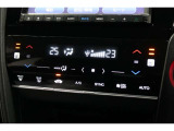 運転席と助手席の温度設定の変更が可能な左右独立タイプのデュアルエアコンです♪♪♪暑がりな人・寒がりな人も誰もが車内を快適にお過ごしいただけます♪♪♪