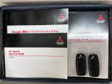 スマートキーは鍵をバッグに入れたままでもドアロックの開閉やエンジンのON・OFFができます。夜間や雨の日も鍵を探さなくて良いので便利です。