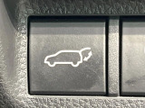 【パワーバックドア】スマートキーや運転席のボタンを押すだけでリアゲートが自動で開閉します!荷物を持っている時や、高い位置にあるバックドアを閉める際に便利な機能です♪