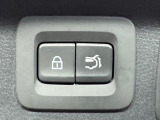 【パワーバックドア】スマートキーや運転席のボタンを押すだけでリアゲートが自動で開閉します!荷物を持っている時や、高い位置にあるバックドアを閉める際に便利な機能です♪