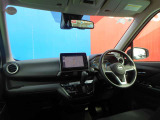 フロントガラスが広く視界が広々としているので、運転がとてもし易いです!