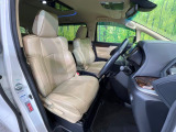 運転席シート廻りは使用感も少なく、良好な状態となっています。丁寧に使われていたことがよくわかりますね。