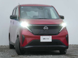 アダプティブLEDヘッドライト。フロントカメラで前方の状況を検知し対向車や先行車に眩しい思いをさせることなく必要なところだけを遠くまで照射します。