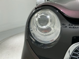 ディスチャージヘッドライト搭載でしっかり明るく照らしてくれるので、夜間走行や不慣れな道でも安心です。