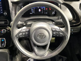 インテリアに合わせたデザインのステアリングは、運転される方のことも考え、運転しやすい形状、大きさです。是非一度、実際に触ってお確かめください。