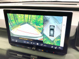 【パノラミックビューモニター】専用のカメラにより、上から見下ろしたような視点で360度クルマの周囲を確認することができます☆死角部分も確認しやすく、狭い場所での切り返しや駐車もスムーズに行えます。