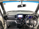 【前方視界】開放的な前方視界!運転がしやすく疲れにくいです♪窓が大きく、見通しがとっても良いおクルマですよ♪