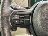 ステアリングにオーディオ操作スイッチが付いています。オーディオ画面に直接タッチしなくても操作が出来ますので、運転に集中できます。