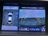 【アラウンドビューモニター】まるでクルマを真上から見下ろしたかのような視点で駐車をサポートします!クルマの斜め後ろや真横など、前後左右の4つのカメラの映像が合成されて、モニターに映し出されます。