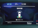 前後にソナーを装備。障害物に近づくと、音と画面でお知らせします。