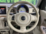 インテリアに合わせたデザインのステアリングは、運転される方のことも考え、運転しやすい形状、大きさです。是非一度、実際に触ってお確かめください。
