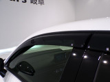 ドアバイザー付きですので、雨の日でも換気ができてとても便利です!