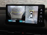 運転席から見づらい前後左右を、ナビ画面の映像で確認。見通しの悪い交差点や狭い道でのすれ違い、駐車などをサポートします。