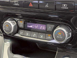 オートエアコンで温度を設定するだけで快適な車内環境を維持することができます!